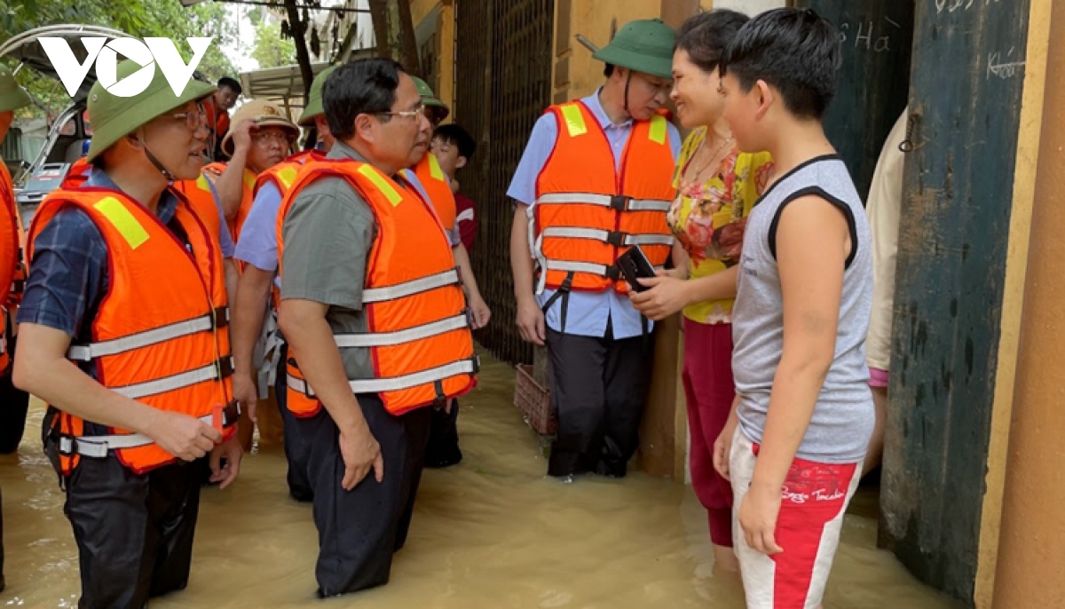 Government leader makes field trip to flood hit areas